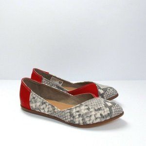 NWOT TOMS Jutti Snake Print Leather Almond Toe Flat Shoes Size 5.5